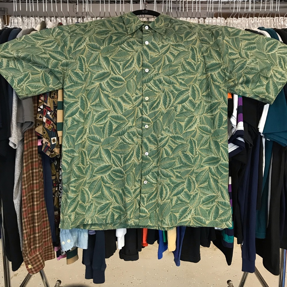 Vintage Tori Richard Hawaiian print made in USA